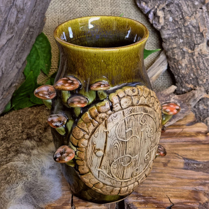 Vaas met Hobbit Deur en Paddenstoelen NR. 4345