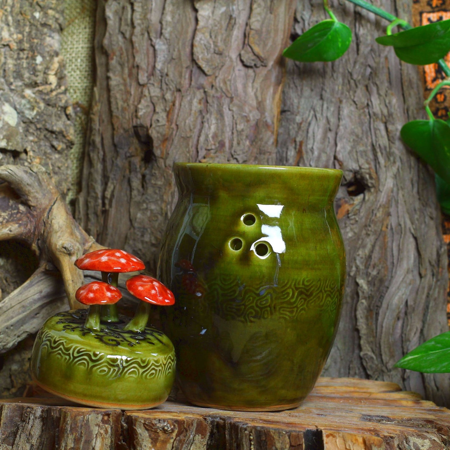 Garlic Pot with Mushrooms No. 3303