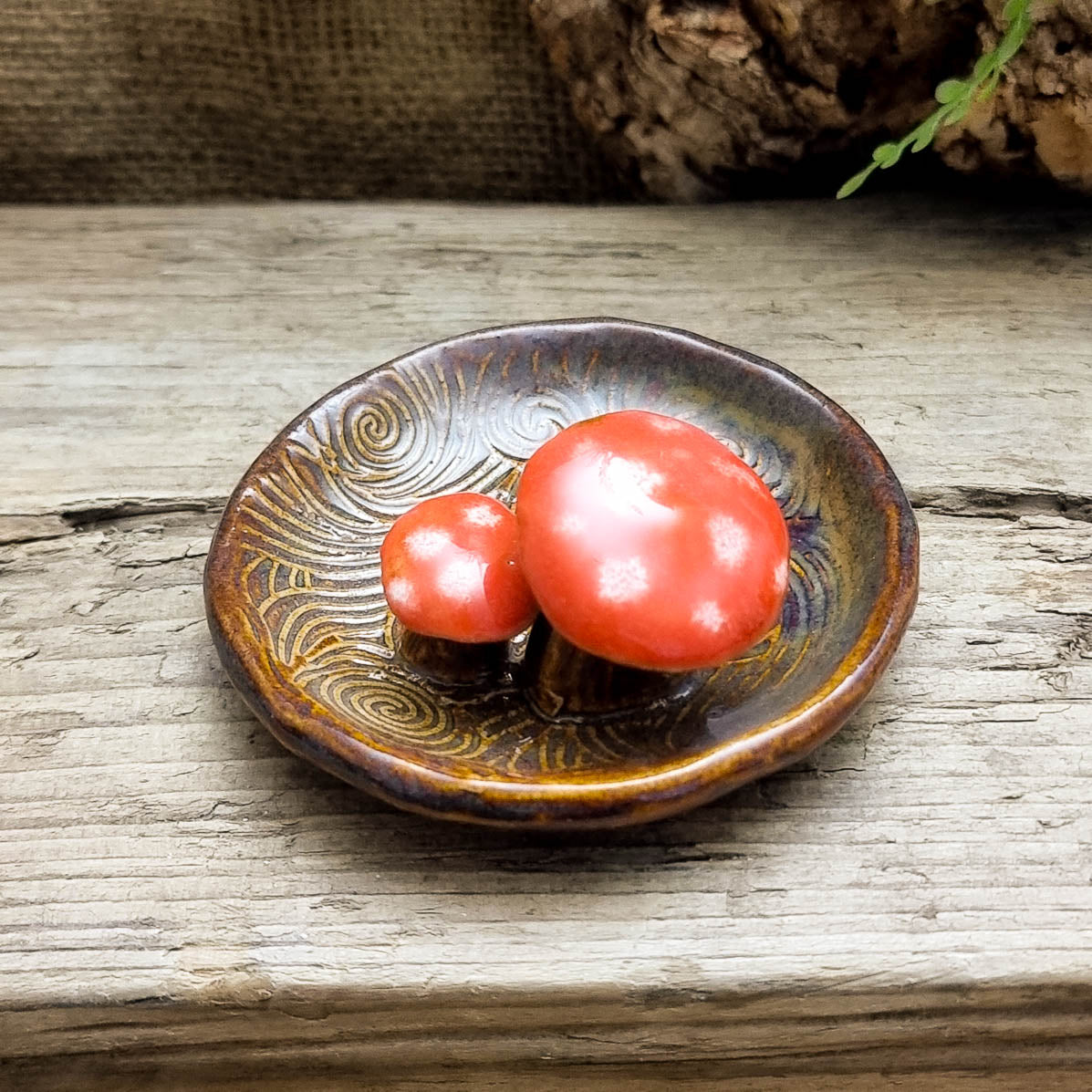 Schaaltje met Paddenstoelen NR. 2237