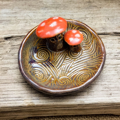 Schaaltje met Paddenstoelen NR. 2237